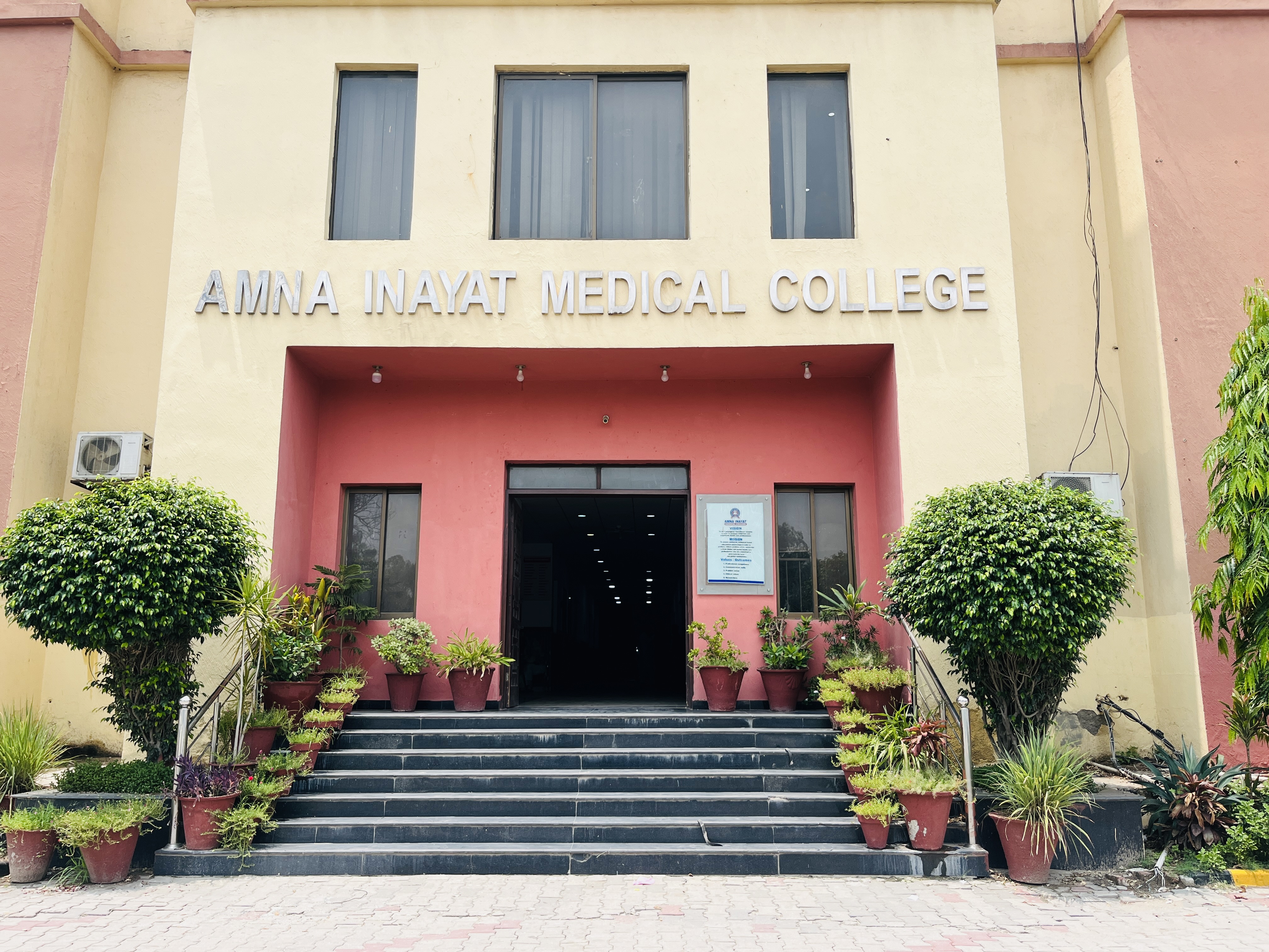 Amna Inayat Medical College